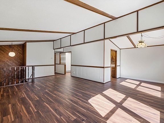 5th image of 213 Rose LANE