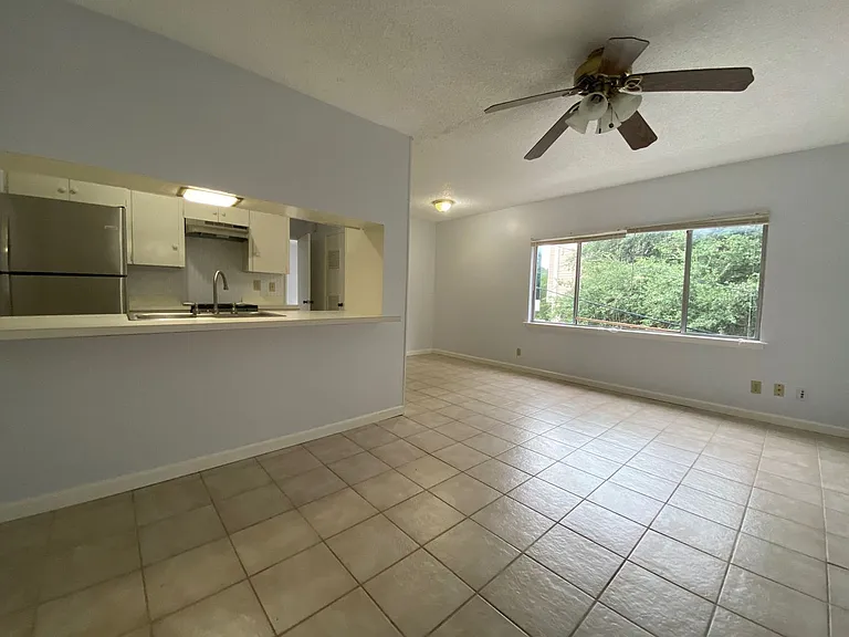 2408 Longview St #107 — Photo 4