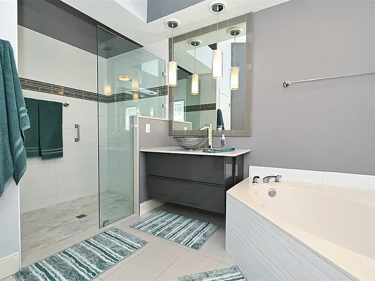 7131 Kensington Ct — Photo 24