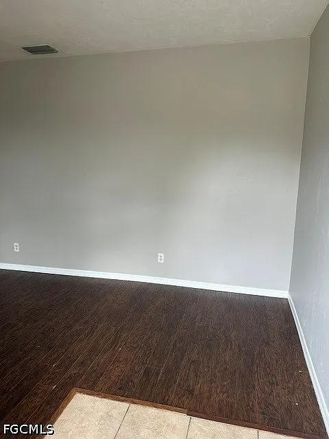 2 bed, 2.0 bath, 2118 sqft, $1,400 — Photo 2