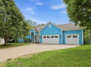 1140 Waverly Dr, Lawrence, KS 66049