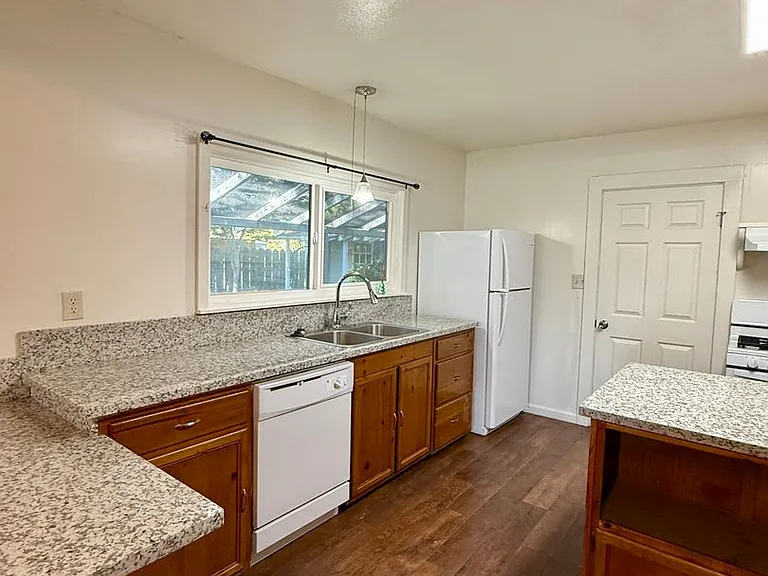 1570 Nord Ave — Photo 18