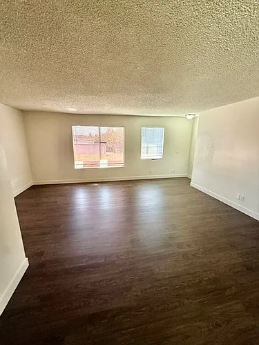 310 W Sheila Ln #3 Photo 1