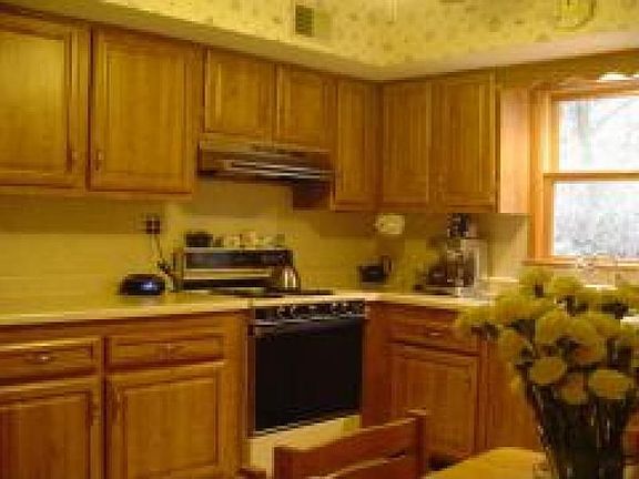 Eat-In Kitchen