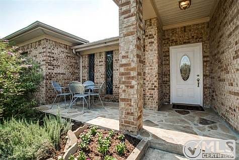 2nd image of 4616 Versailles Ln