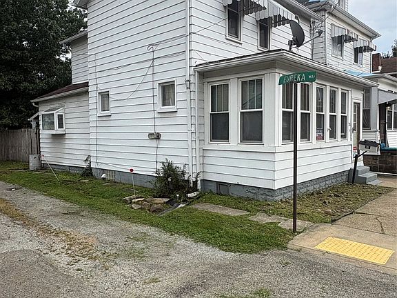 2nd image of 318 Cherry St