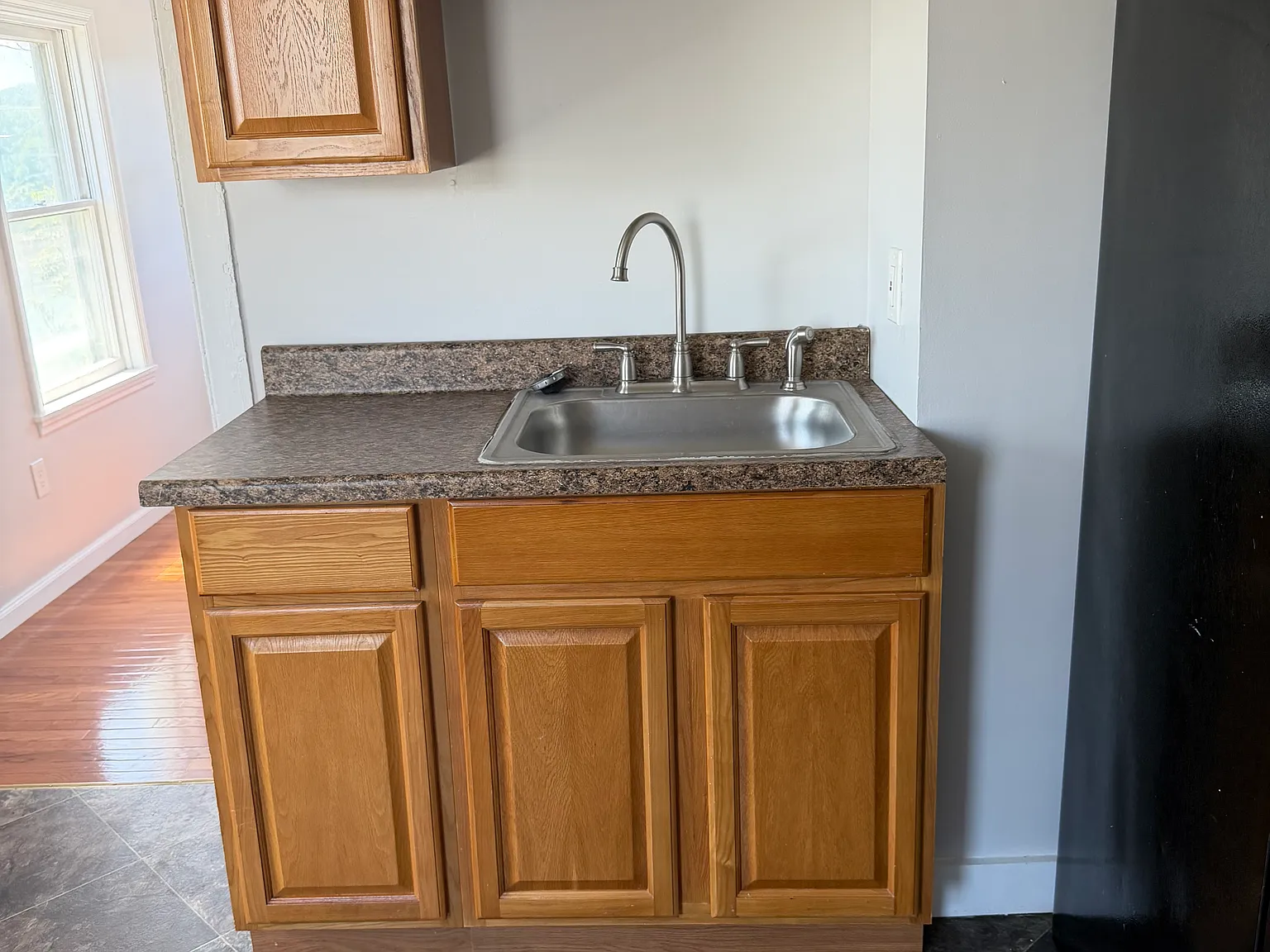 1 bed, 850 sqft, $1,300 — Photo 3