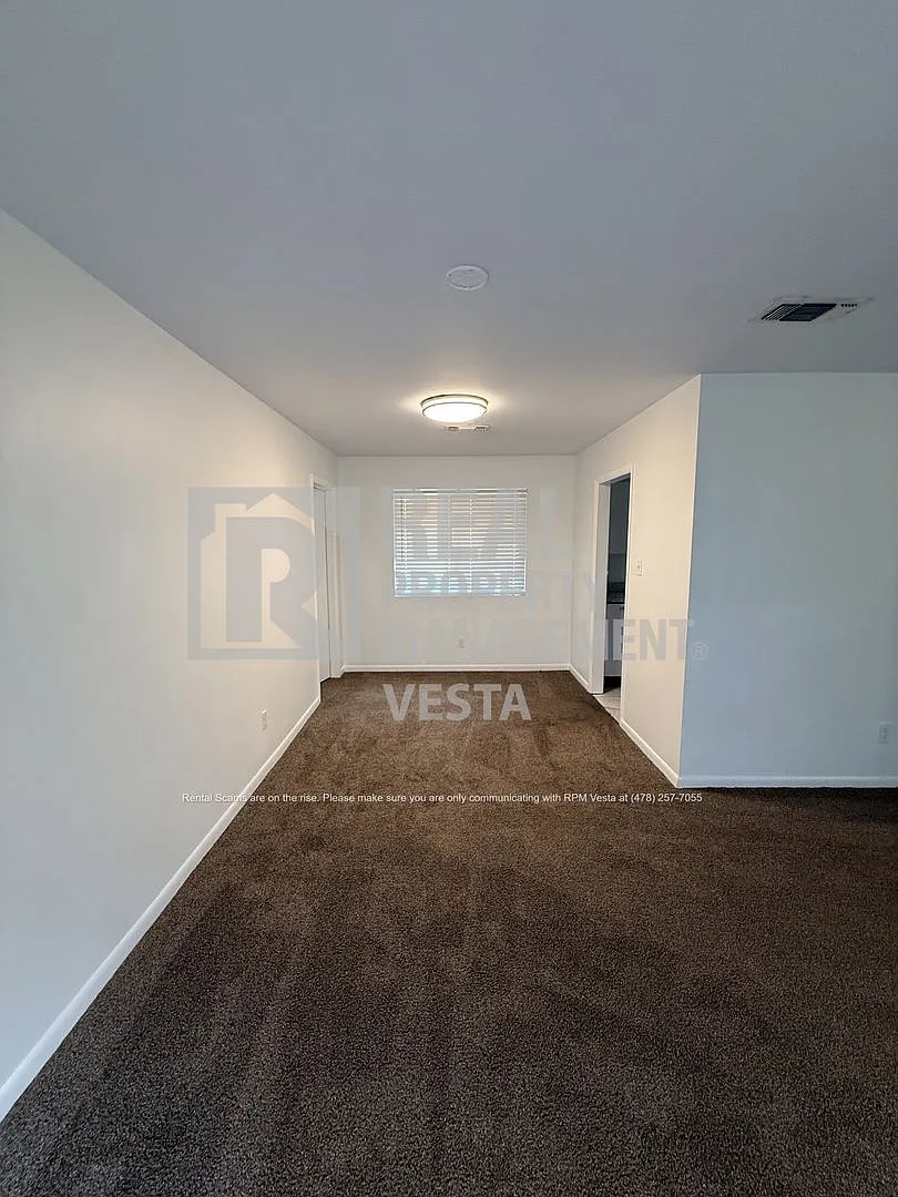3 bed, 2.0 bath, 1386 sqft, $1,500 — Photo 2