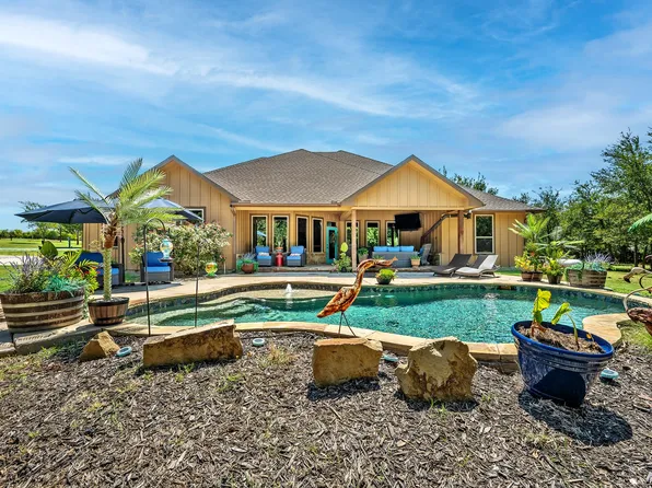1011 Red Rd, Howe, TX 75459