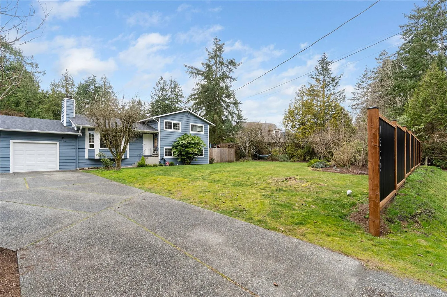 7509 Harby Rd W photo 1