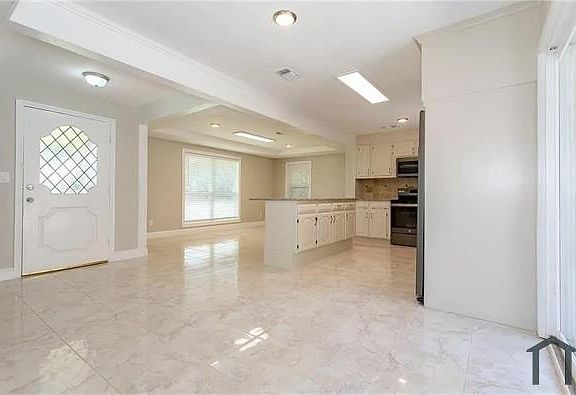 2nd image of 321 Kentucky Ln