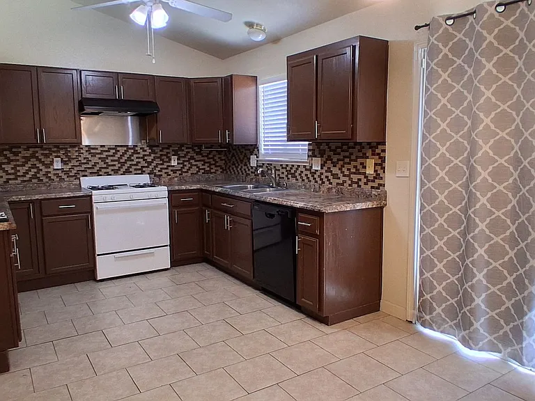 5309 Corvo Way — Photo 2