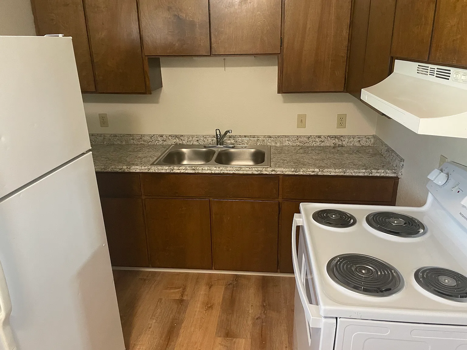 2495 S Mountain View Dr — Photo 2