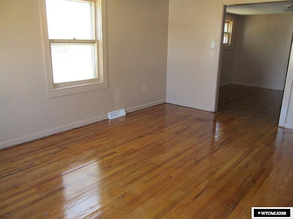3rd image of 205 W Saratoga Ave