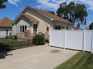 613 E Buchanan St, Winterset, IA 50273