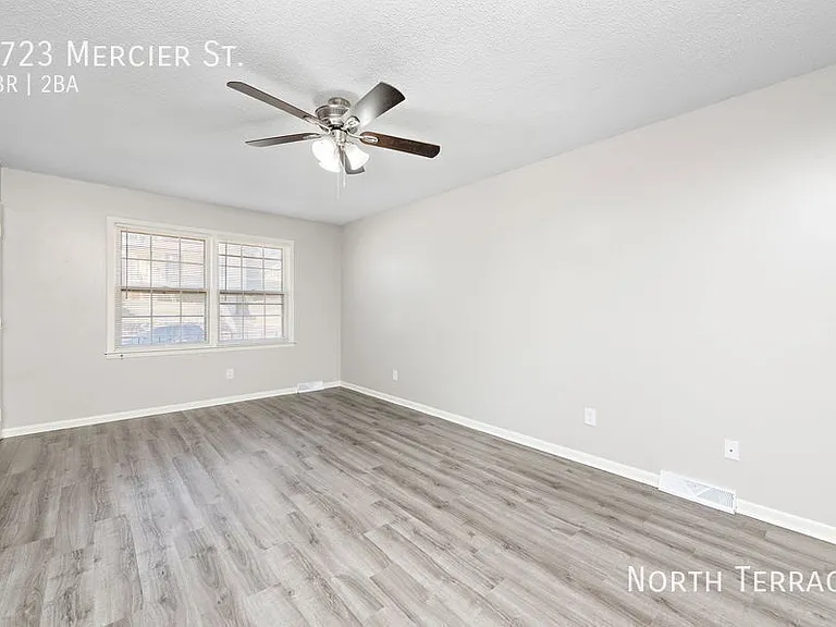 4723 Mercier St — Photo 13