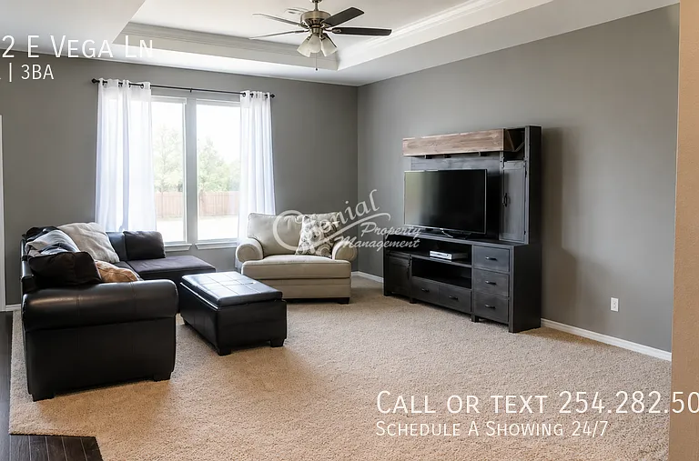 402 E Vega Ln — Photo 5