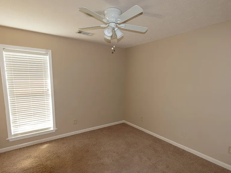 825 Bluegrass Dr — Photo 13
