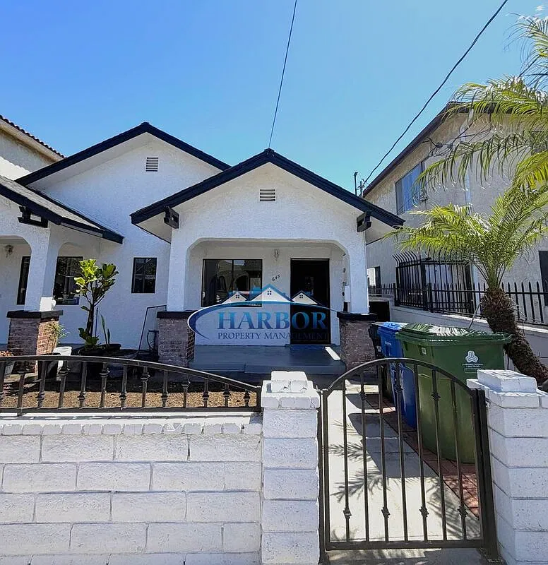 2 bed, 1.0 bath, $2,500 — Photo 1