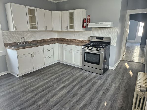 74 Chestnut St FLOOR 1