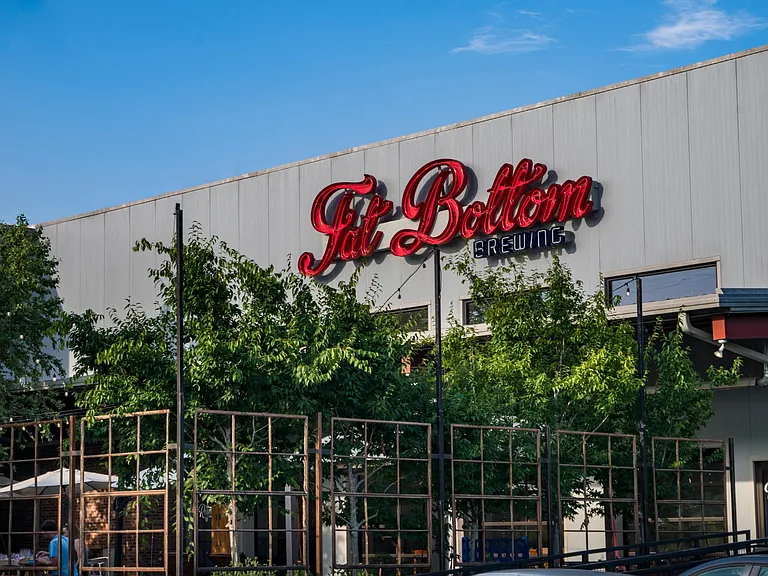 From local breweries like Fat Bottom to eclectic eateries, Modera Nations places you in the heart of Nashville's vibrant Nations neighborhood.