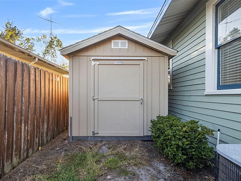 5709 N Suwanee Ave — Photo 25