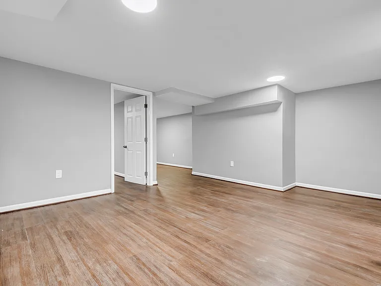 2103 Chelsea Ter #1 — Photo 14