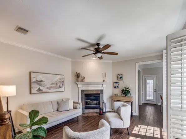 1159 Enclave Sq E, Houston, TX 77077