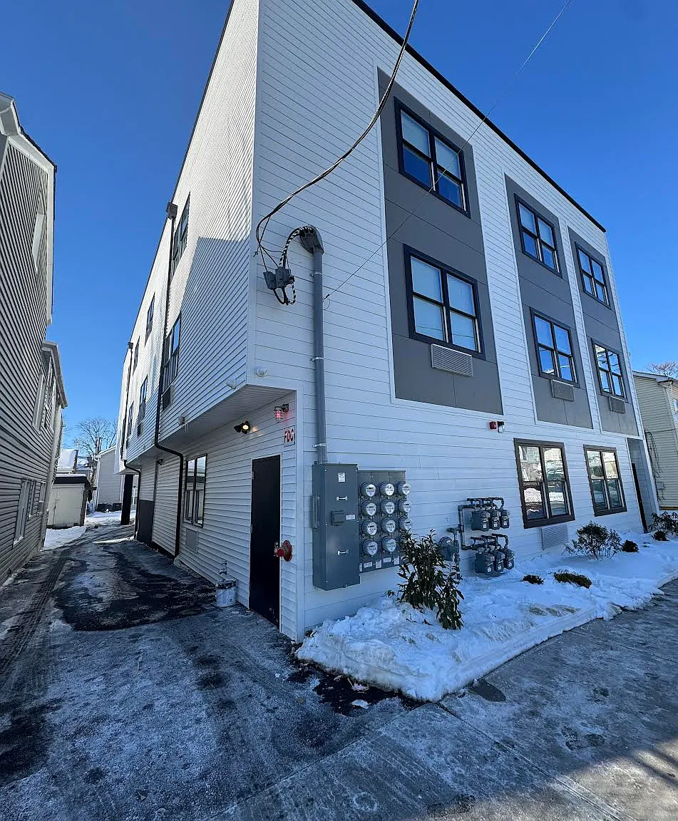 1 bed, $1,818 — Photo 1