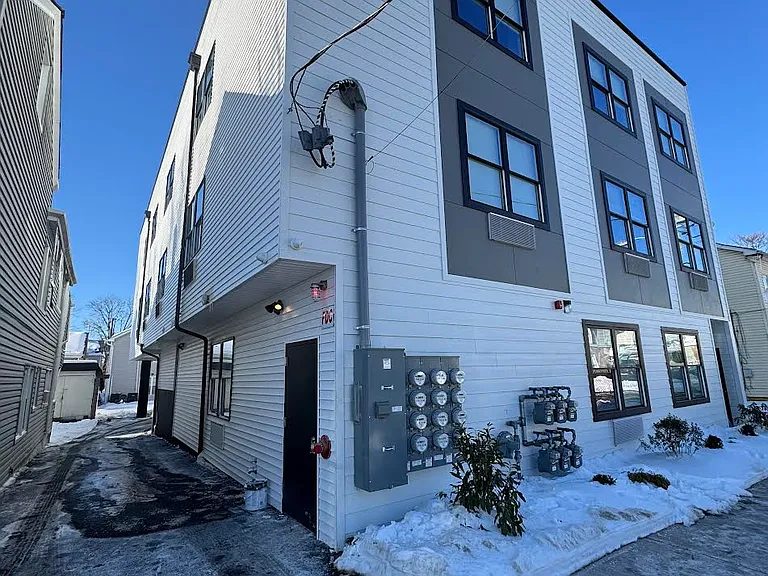 22 Seeley St — Photo 1