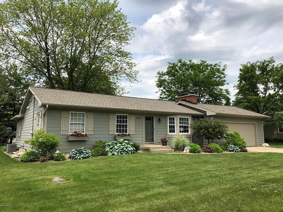1st image of 2653 Wyandotte Dr NE