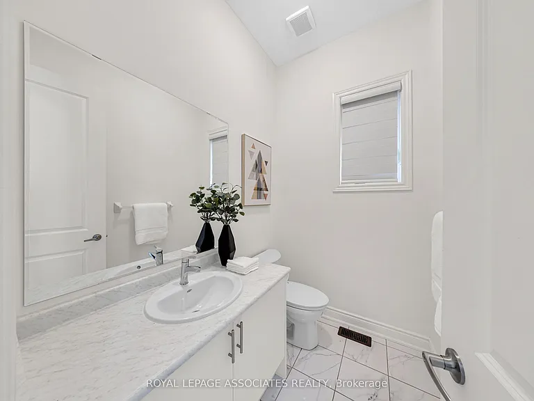 2215 Beckman Cres #UPPER — Photo 3