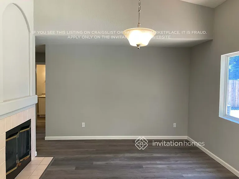 472 Woodcrest Dr — Photo 4