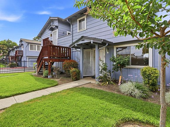 3rd image of 479 Carpentier Way
