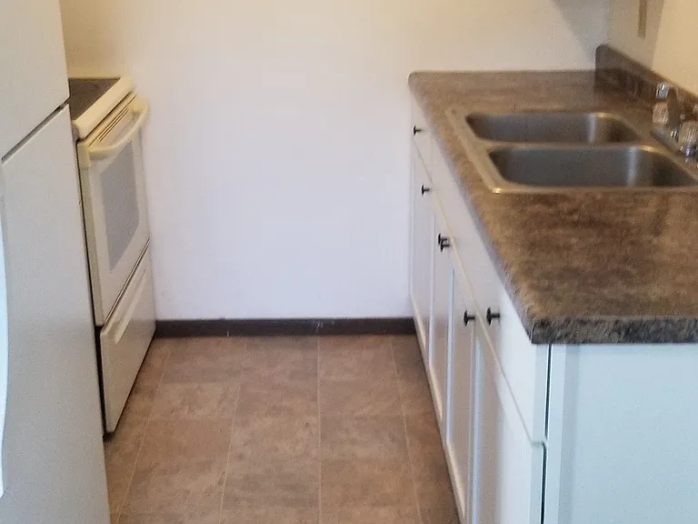 303 SE Charles St #8 — Photo 2