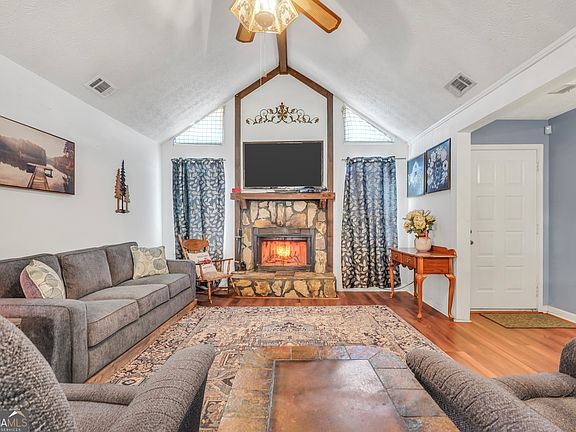 4th image of 20 Lamp Post Ct