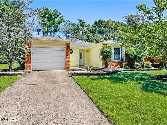 3rd image of 14 Ashford Drive