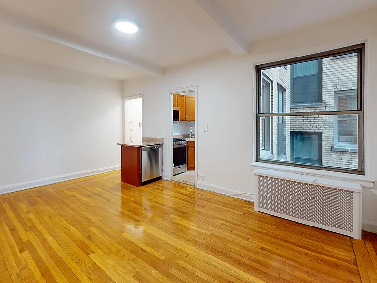 301 E 38th St #7I — Photo 2