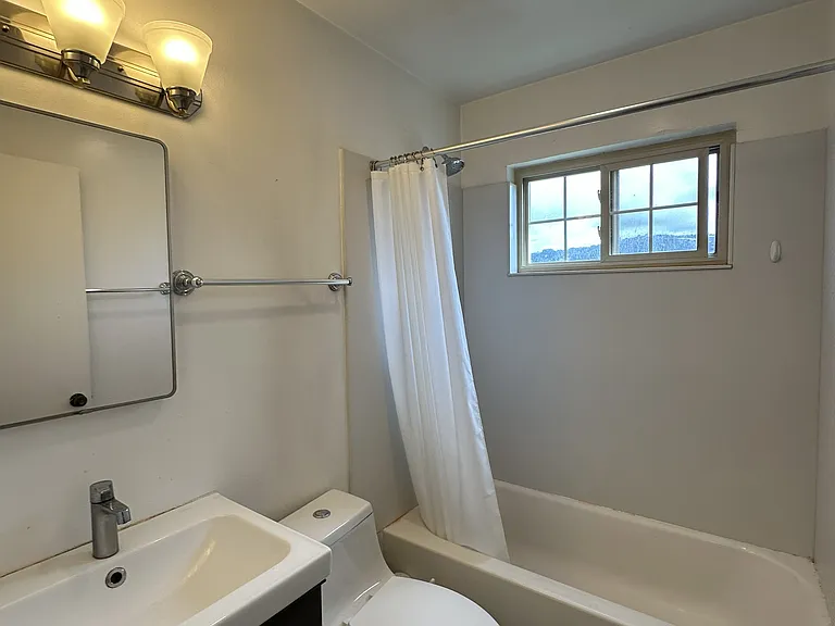 5445 Broadway #7 — Photo 5