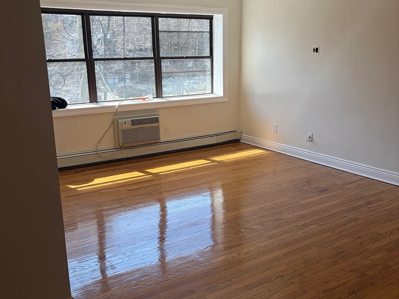 2 bed, 1000 sqft, $2,500 — Photo 2