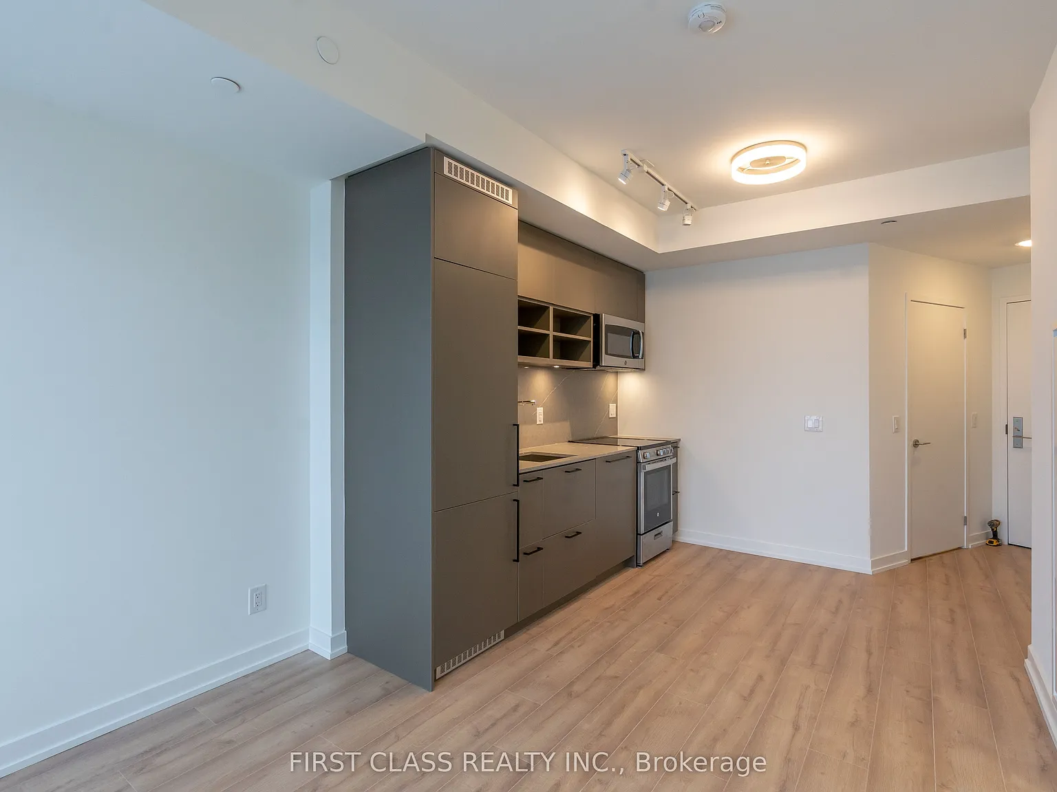 1 bed, $2,350 — Photo 4