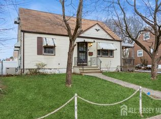 9 Ash Rd, Edison, NJ 08817