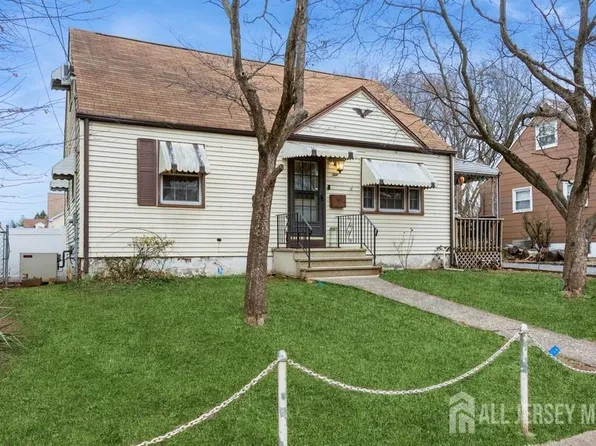 9 Ash Rd, Edison, NJ 08817