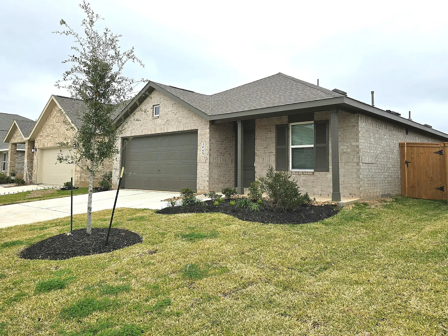 4 bed, 2.0 bath, $2,300 — Photo 2