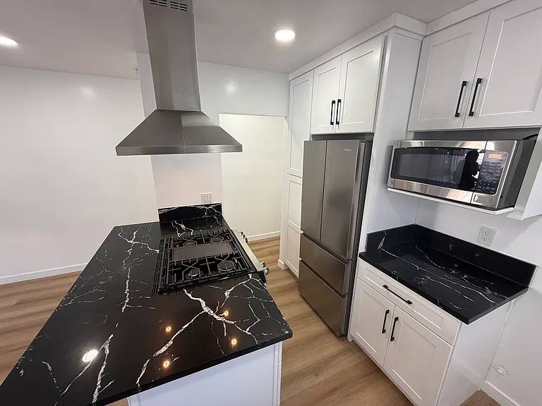 1082 Lewis Ave #A — Photo 4