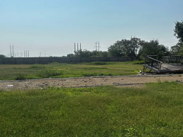 460 N Grape St, Munday, TX 76371