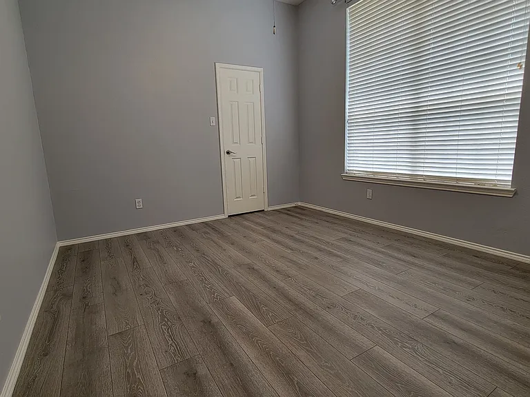 401 Colony Dr — Photo 13