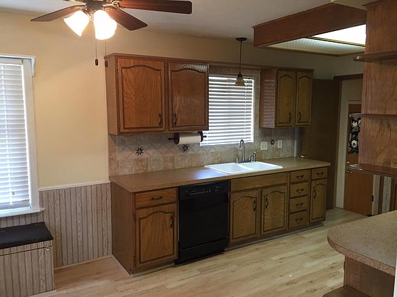 Kitchen appliances included!
