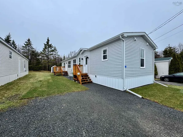 27 Bruce St, Mount Uniacke, NS B0N 1Z0