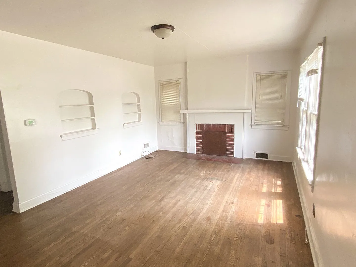 3 bed 1 bath unit close to campus — Photo 2